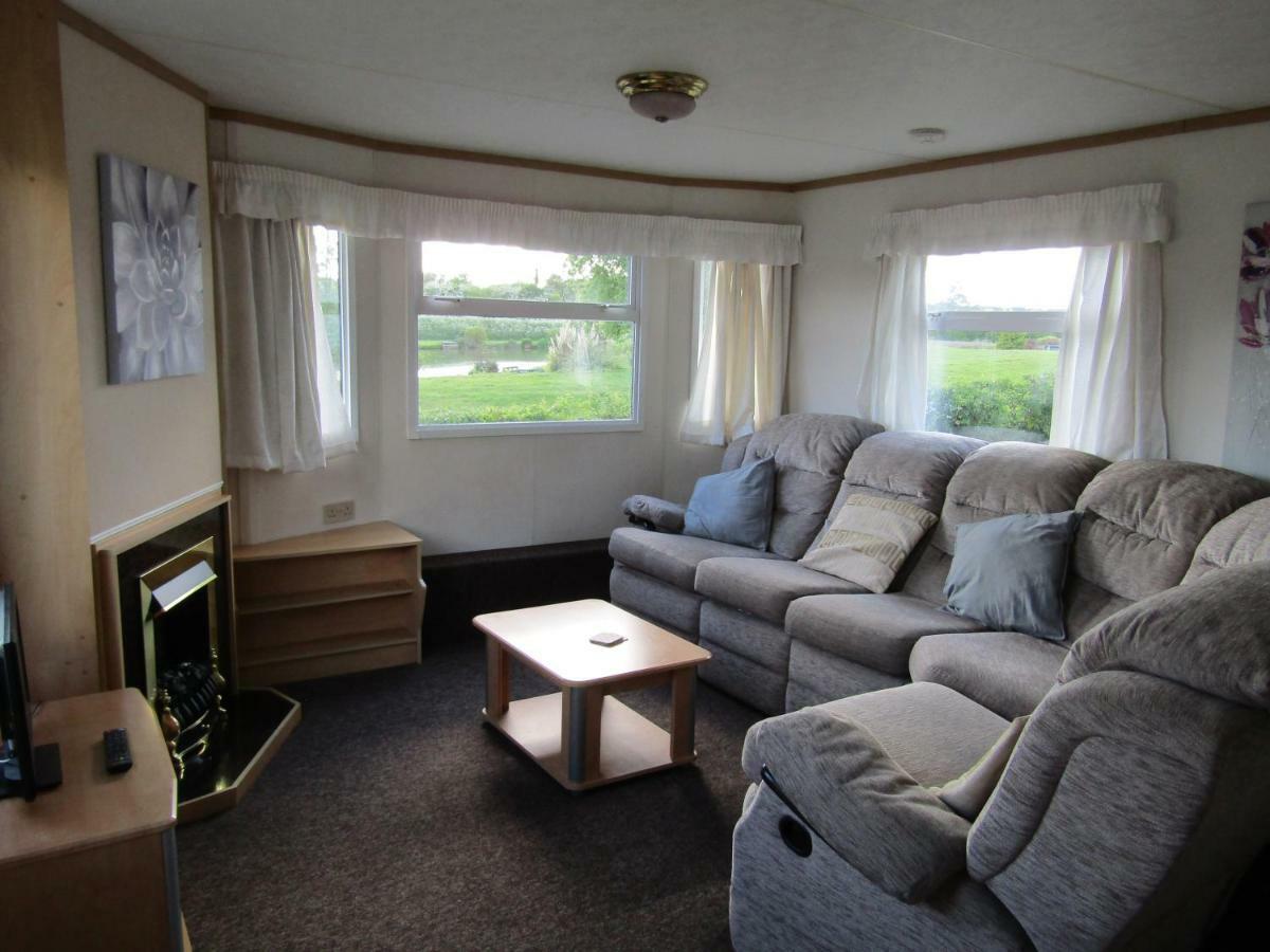 Fenlake Holiday Accommodation Metheringham エクステリア 写真