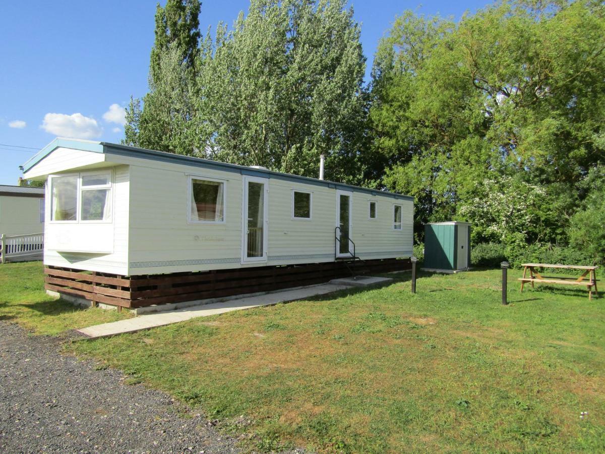 Fenlake Holiday Accommodation Metheringham エクステリア 写真