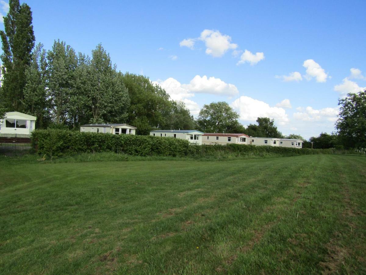 Fenlake Holiday Accommodation Metheringham エクステリア 写真